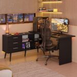 Escrivaninha Lisboa Madesa em L, com 3 gavetas, amplo espaço e montagem versátil para seu setup gamer.