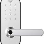Fechadura Digital YMC 420W Branco Yale: segurança e acesso prático por senha, biometria, cartão e Alexa.