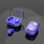 Fone TWS sem fio roxo com IPX4, bateria de até 36h, display LED e modo gamer para áudio prático e chamadas nítidas.