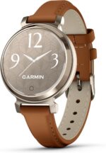 Garmin Lily 2 Classic Dourado com Couro 35mm: monitor cardíaco de pulso com GPS para acompanhar suas atividades com estilo.