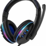 Headset Gamer RGB com Microfone e Cancelamento de Ruído: som estéreo potente, conforto over ear e compatibilidade universal para jogar com imersão.