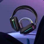 Headset Gamer Sem Fio Logitech G733 7.1 Dolby Surround com Tecnologia Blue VO!CE, RGB LIGHTSYNC, Drivers de Áudio Avançados e Bateria Recarregável para PC e PlayStation - Preto - Imagem 2