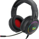 Headset Redragon Mento com som de alta qualidade, RGB Chroma e controle prático de volume e microfone.