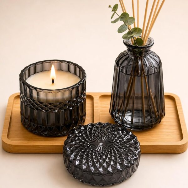 Kit DUADELI Mahal Noir: vela, difusor e bandeja em bambu para perfumar e decorar com sofisticação.
