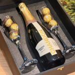Kit Espumante Chandon 750ml Presente com 2 Taças e Ferrero Rocher: presente sofisticado para brindar com elegância em qualquer ocasião. - Imagem 2