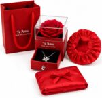 Kit Presente Dia dos Namorados com rosa, colar, touca de cetim e sacola premium pronta para presentear com charme e romantismo.