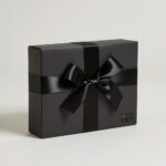 Kit de Presente Gourmet G&O Corporativo Elegante: espumante, taça, bombons e torradas em caixa premium para presente sofisticado.