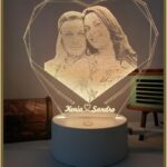 Luminária 3D Led 16 Cores Personalizada: presente criativo com base touch e foto gravada a laser.