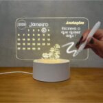 Luminária 3D calendário de Escrever tipo Lousa em acrílico com caneta: decoração interativa, prática e criativa para presentear.