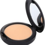 MAC Studio Fix Powder Plus Foundation NC25: cobertura natural e acabamento matte com controle de oleosidade.