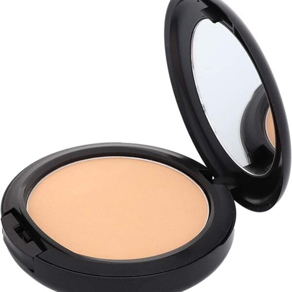 MAC Studio Fix Powder Plus Foundation NC25: cobertura natural e acabamento matte com controle de oleosidade.