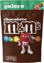 M&M'S Ao Leite 132g: chocolate ao leite crocante e colorido, ideal para compartilhar e saborear em qualquer momento.