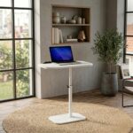 Mesa Portátil Ajustável Pluggei Select: altura regulável e tampo inclinável para home office, estudo e sofá.