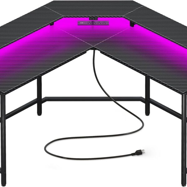 Mesa de jogos Huuger em L com LEDs, tomadas e suporte para monitor: praticidade, organização e imersão total.