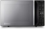 Micro-ondas Electrolux 23L Inox Efficient ME23S: descongelamento assistido e funções para cozinhar com praticidade.