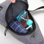 Mini Mochila Tiracolo Impermeável Unissex com Saída para Fone, leve e prática para academia e dia a dia - Imagem 2