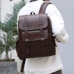 Mochila Masculina em Couro PU: estilo clássico, resistente e ideal para o dia a dia, nas cores preta e marrom. - Imagem 2
