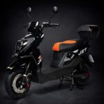 Moto Scooter Elétrica JET 1000W: autonomia de até 55 km, velocidade de 32 km/h e sem necessidade de CNH.
