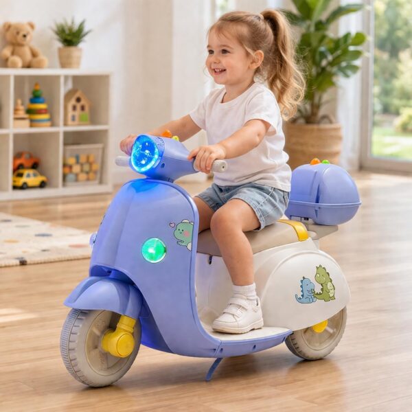 Moto elétrica infantil azul claro com LED, som, USB e painel digital para diversão segura e interativa.