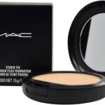 M·A·C Studio Fix Powder + Foundation C3: base em pó com cobertura total, acabamento fosco e longa duração de até 8 horas.
