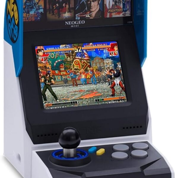 Neo Geo Mini Arcade com tela 4.3" e joystick, reviva os clássicos com experiência arcade autêntica e portátil.