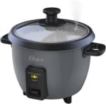 Panela Elétrica de Arroz 0,6L Oster Grafite 220v: prática, compacta e com manter aquecido para o arroz sempre no ponto. - Imagem 2