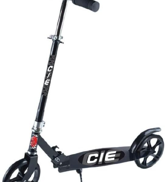 Patinete Scooter Dobrável Preto CIE YTA-663PR: leve, seguro e ajustável, com freios e base antiderrapante para maior conforto.