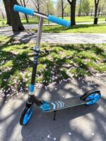 Patinete dobrável ajustável em metal: leve, resistente, portátil e ideal para lazer, transporte e diversão até 100kg - Imagem 2
