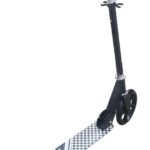 Patinete dobrável de metal com guidão ajustável e rodas de poliuretano, ideal para jovens e adultos com mais praticidade e segurança.