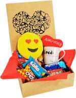 Presente Criativo Dia dos Namorados: cesta com chocolates Bauducco, caneca personalizada e caixa coração Te Amo.