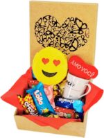 Presente Criativo Dia dos Namorados: cesta com chocolates Bauducco, caneca personalizada e caixa coração Te Amo. - Imagem 2