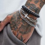 Pulseira de cruz para homens: estilo religioso e presente cristão com significado e elegância