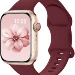 Pulseira esportiva de silicone para Apple Watch: macia, ajustável e compatível com vários tamanhos.