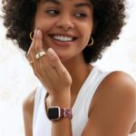 Pulseira feminina DaQin para Apple Watch com flores gravadas, silicone confortável e estilo elegante. - Imagem 2