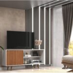 Rack San Diego para TV até 55”, moderno e funcional, com porta ripada e design branco/freijó ideal para sua sala.