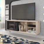Rack Suspenso Multiverso para TV até 55” com porta ripada, design elegante e funcional para sua sala.