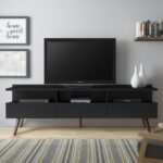 Rack para TV Madesa Londres 65” preto: design moderno, 3 portas, nichos e pés retrô em madeira maciça. - Imagem 2