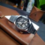 Relógio Masculino Orient Automático Skeleton Prateado: estilo sofisticado e mecanismo aparente para quem busca elegância e autenticidade. - Imagem 2