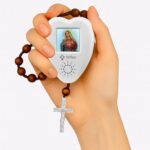 Rosário Falante AveMaria: voz humana real, oração guiada e foco diário para rezar com mais alegria. - Imagem 2