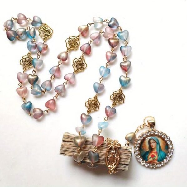 Rosário católico com Virgem Maria: colar de oração com pingente amuleto, ideal para fé e proteção.
