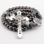 Rosário de São Bento HanlinCC em Paracord resistente com contas de metal grandes, ideal para homens e devoção católica - Imagem 2