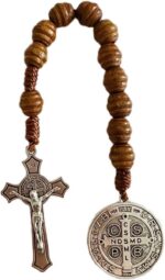 Rosário de bolso Bovemee com medalha de São Bento, madeira marrom e crucifixo, compacto para oração diária.