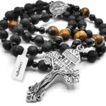Rosário de pedra vulcânica para homens: colar católico com medalha, cruz e contas pretas artesanais, ideal para presente.