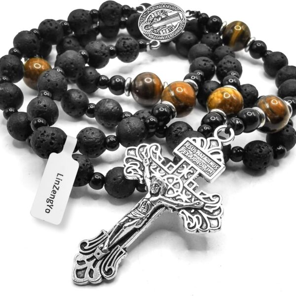 Rosário de pedra vulcânica para homens: colar católico com medalha, cruz e contas pretas artesanais, ideal para presente.