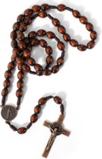 Rosário feito à mão com cruz de metal, presente católico ou cristão, elegante e significativo, cor café tecido