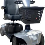Scooter Elétrica CS Dobrável Dellamed: conforto, praticidade e suporte de até 150kg com assento de 45cm.