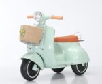 Scooter Elétrica Com Banco Acolchoado Menta 6V Bandeirante com farol, som USB e bagageiro para brincar com estilo e praticidade. - Imagem 2