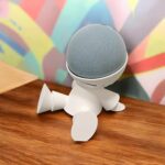 Suporte Mesa Robô Alexa Echo Dot 4 e 5 Branco: design divertido, decoração criativa e encaixe ideal para sua caixa de som.