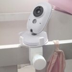 Suporte para Babá Eletrônica TakTark VB603 com largura ajustável e proteção para berço