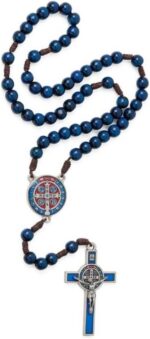 Terço Madeira Azul 10mm São Bento com cordão marrom e cruz metal resinada, ideal para oração e devoção. - Imagem 2